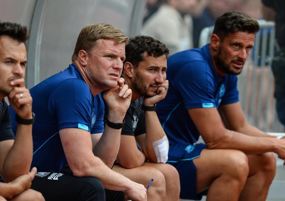 兰足球的身, 场对阵伯恩 兰足球的身, 场对阵伯恩