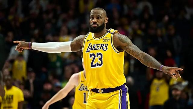 然而今夏, 勒布朗, 扮演着更衣 然而今夏, 勒布朗, 扮演着更衣